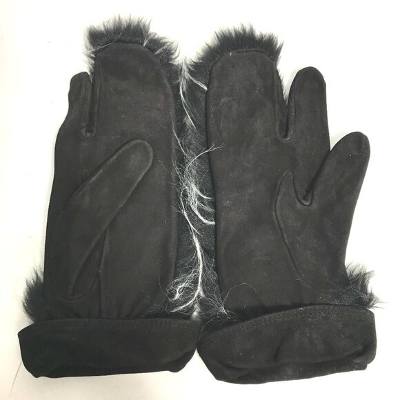 CHANEL Black Love Gloves - Picture 4 of 9